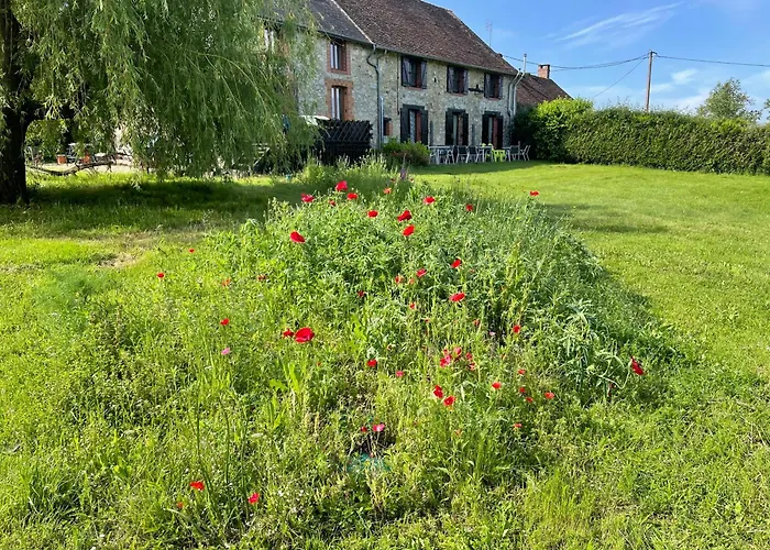 Les Gites De Montinazeau - Free Wi-Fi And Seasonal Solar Heated Swimming Pool